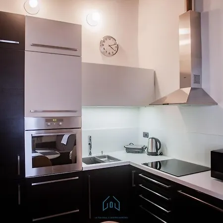 Arona Center - House Erre - Free Parking Apartment Dormelletto