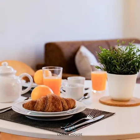 Arona Center - House Erre - Free Parking Apartment Dormelletto