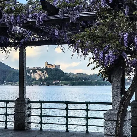 Arona Center - House Erre - Free Parking Apartment Dormelletto